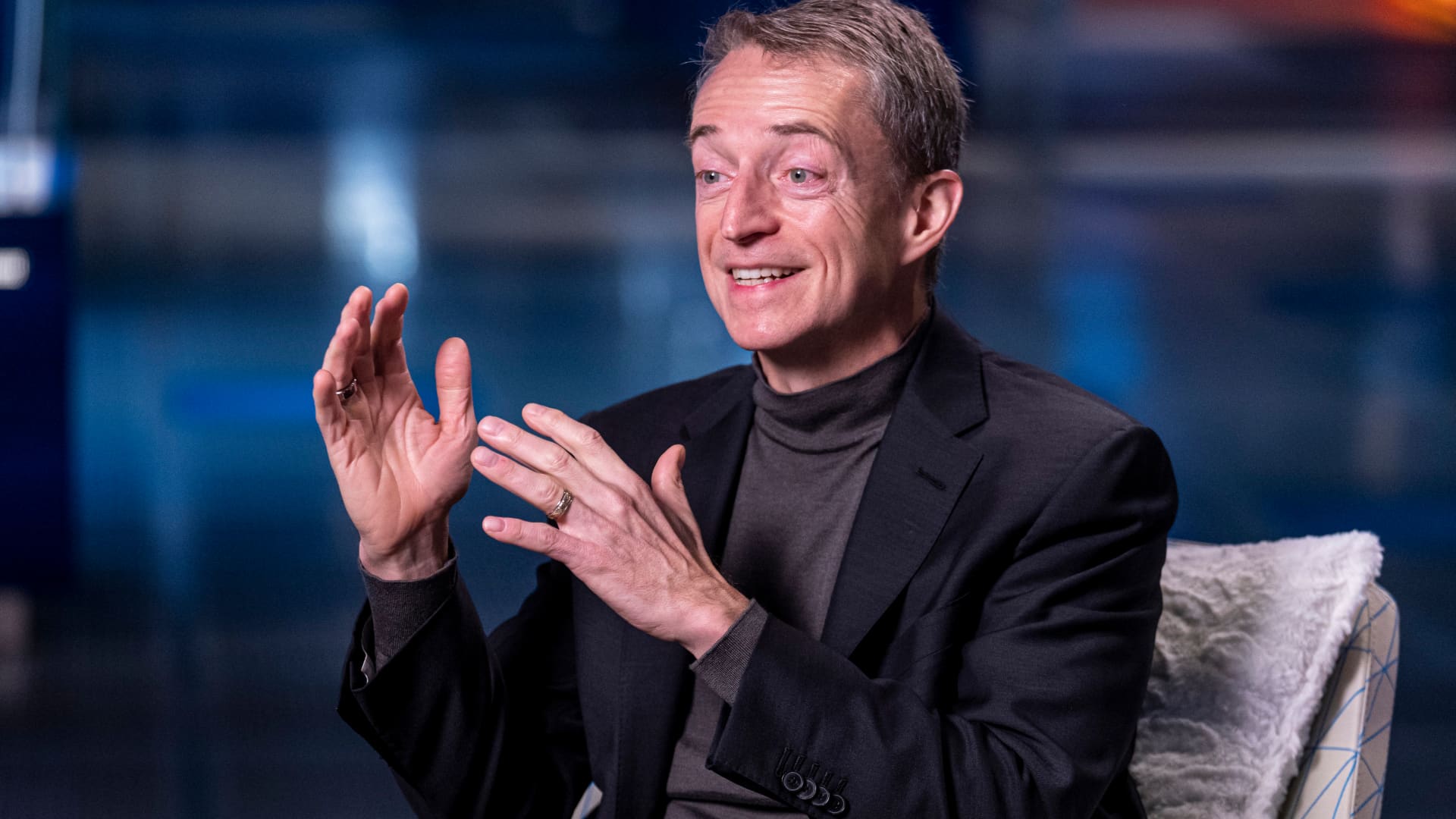 Watch Intel shareholders reject executive pay – Latest News