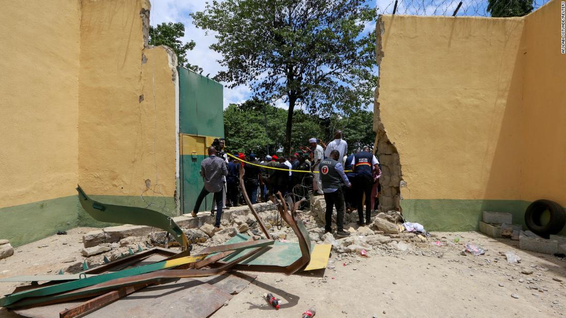 Watch Some 300 inmates on run after suspected Boko Haram raid on Nigeria prison – Latest News