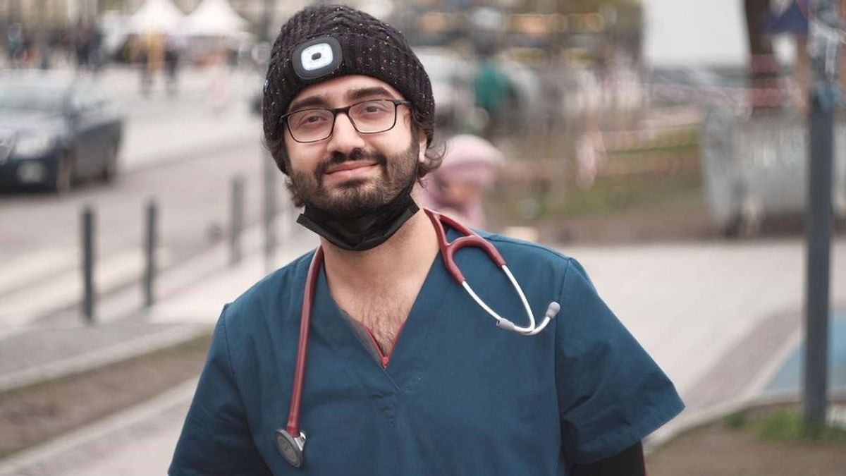 Watch Former Syrian Refugee Volunteers to Treat Ukrainian War Victims – Latest News
