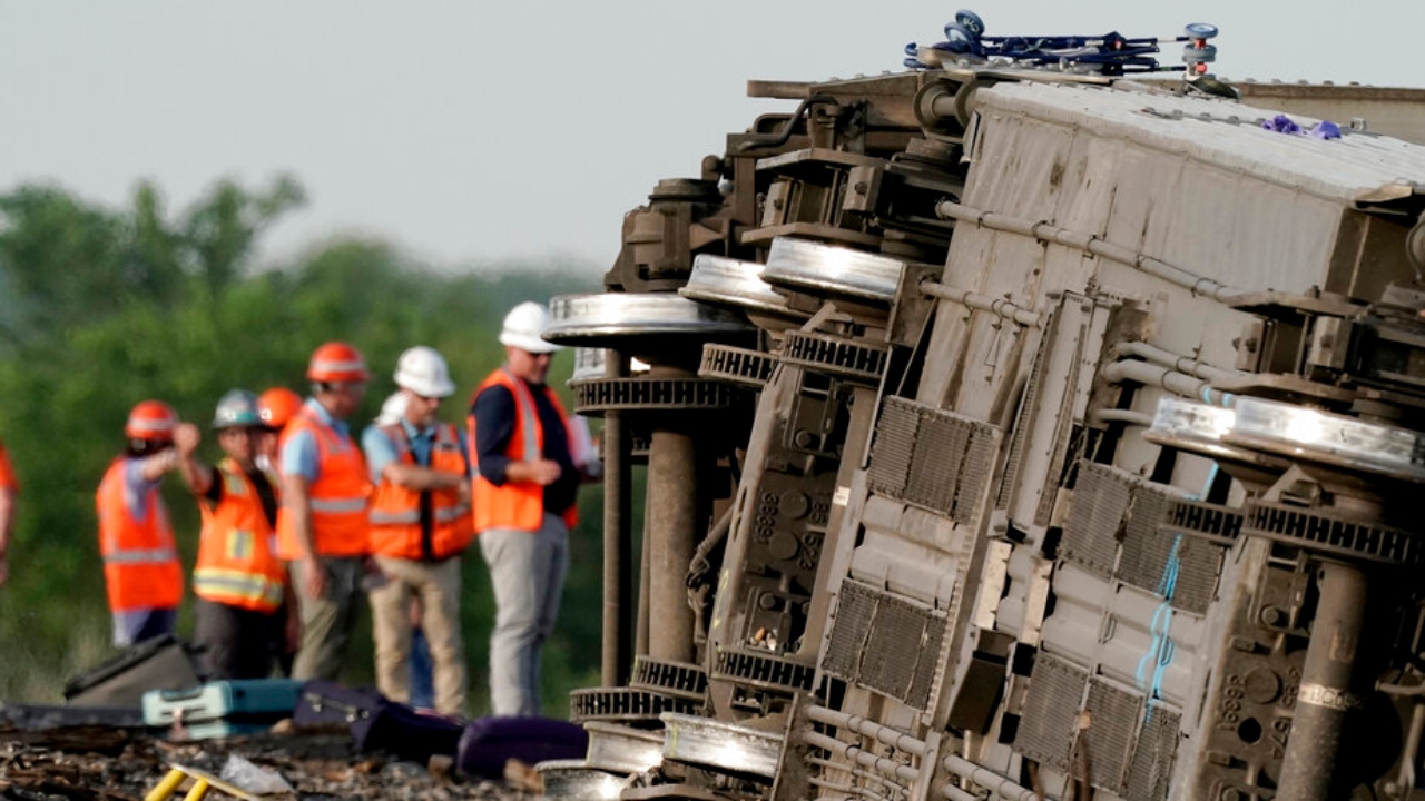 Watch Missouri Amtrak derailment: NTSB investigators focusing on crossing where train and dump truck collided – Fox U.S. News
