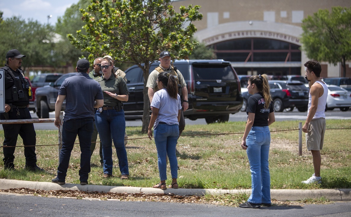 Watch Texas school shooting: Victims identified, gunman posted plans on Facebook – Latest News