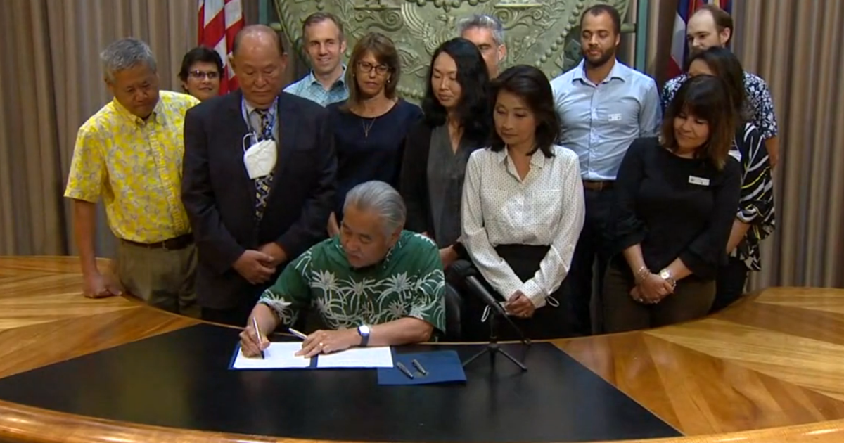 Watch Gov. Ige signs  minimum wage increase, 0 tax refund to Hawaii residents – Latest News