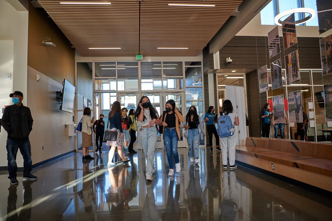 Watch Oregon risks wasting money for schools due to lack of accountability, tracking, auditors warn – Latest News