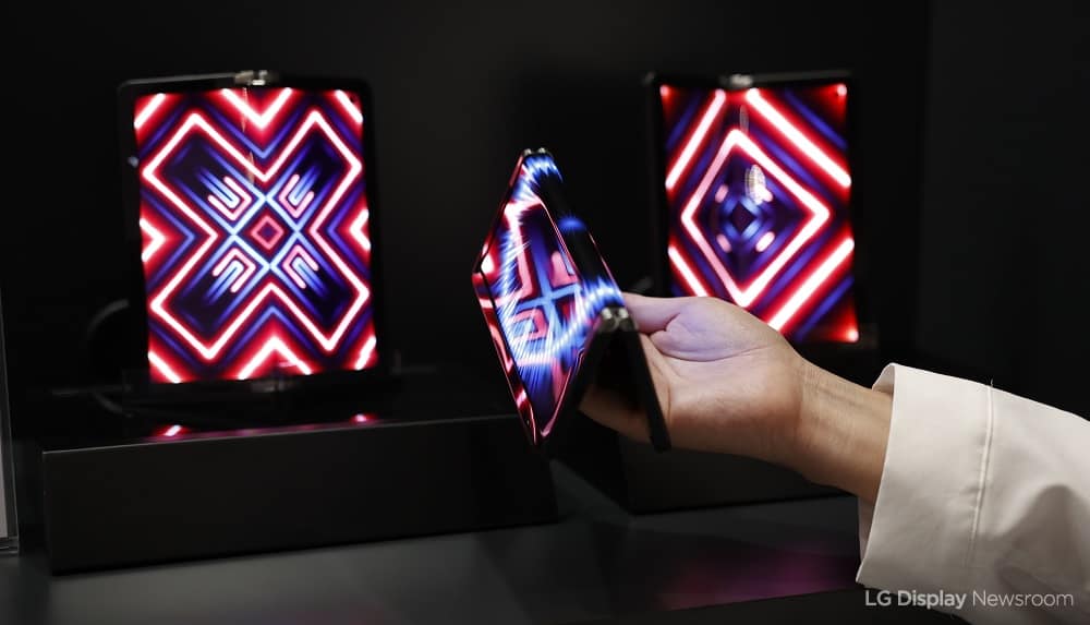 Watch LG Unveils A 360-Degree Foldable OLED Display That Folds Both Ways – Latest News