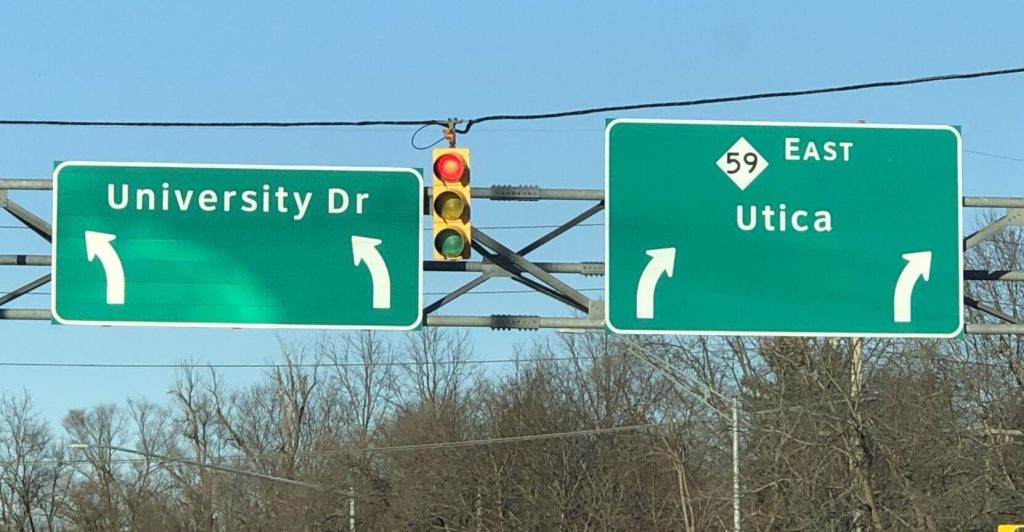 Watch Vehicle fire closes M-59 lanes – The Oakland Press – Latest News