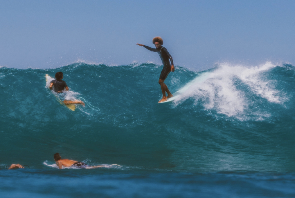 Watch Longboard Style Master Kaniela Stewart is Proud to Represent Hawaii Through His Surfing | The Inertia – Latest News