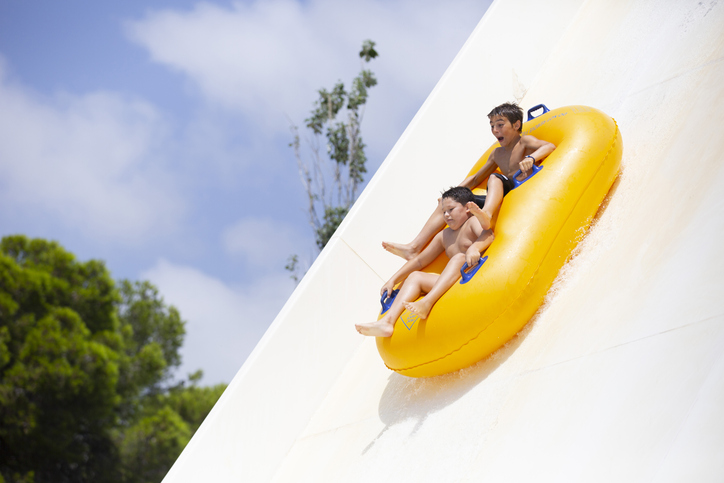 Watch ‘First of its kind’ water slide brings riders to ‘The Edge’ – Latest News