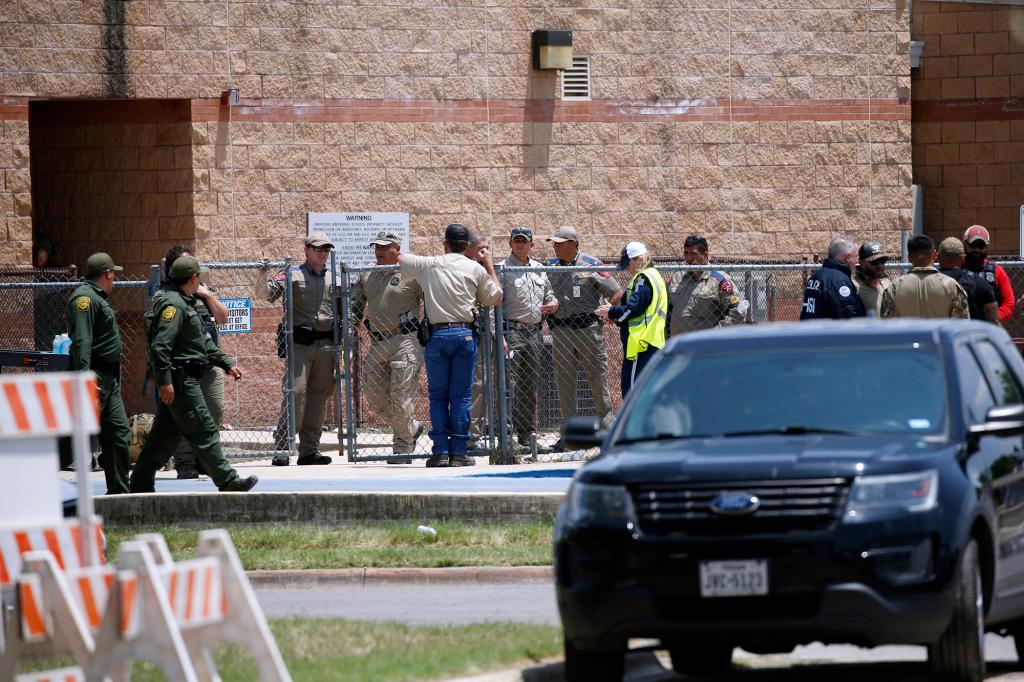 Watch Texas cops waited 77 minutes to attempt entering Uvalde classrooms under attack: report – Latest News