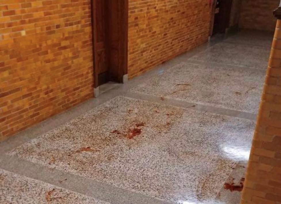Watch ‘There’s literally blood everywhere’: Richmond students find school halls covered in blood – Latest News